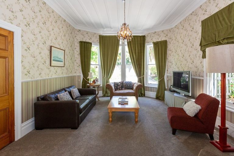 Photo of property in 71 Milton Road, Bluff Hill, Napier, 4110