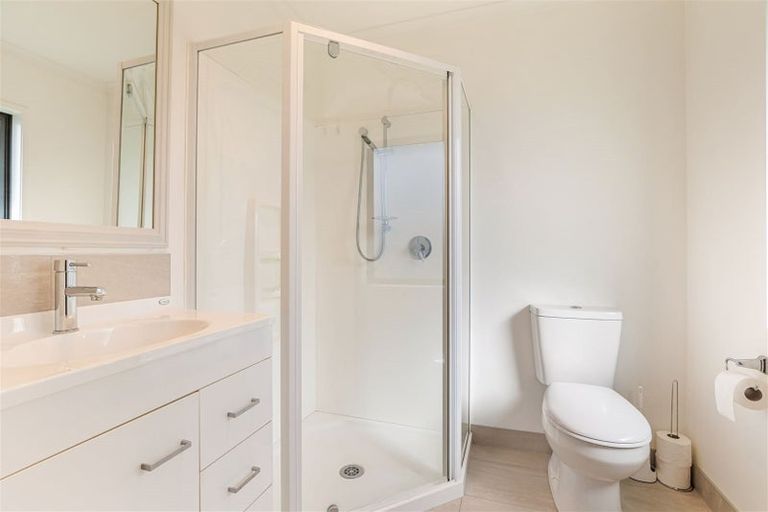 Photo of property in 4 Aporo Drive, Kumeu, 0810