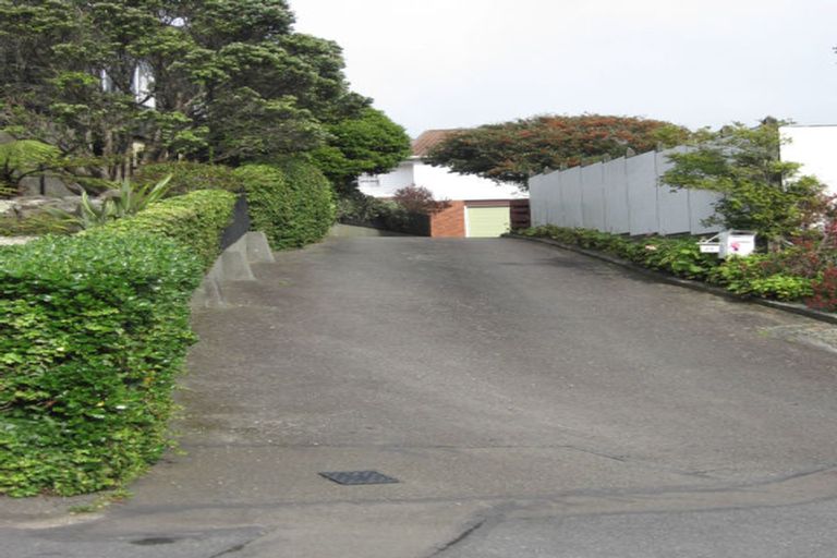 Photo of property in 28 Glanmire Road, Newlands, Wellington, 6037