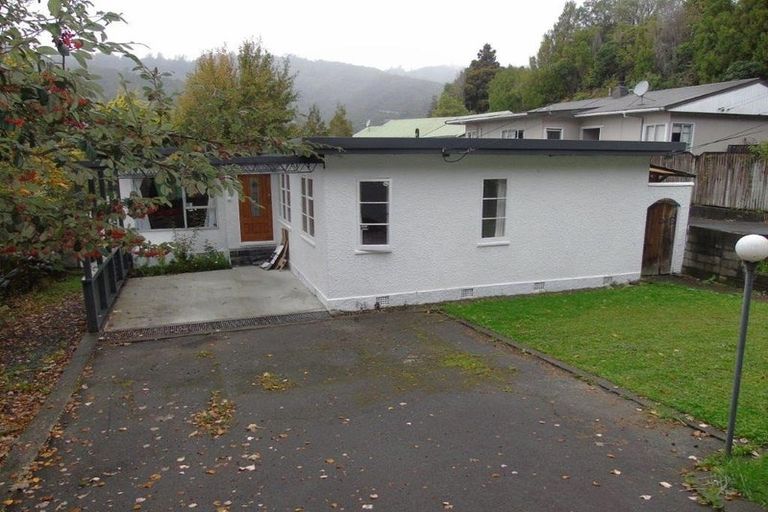 Photo of property in 11 Kopara Grove, Stokes Valley, Lower Hutt, 5019