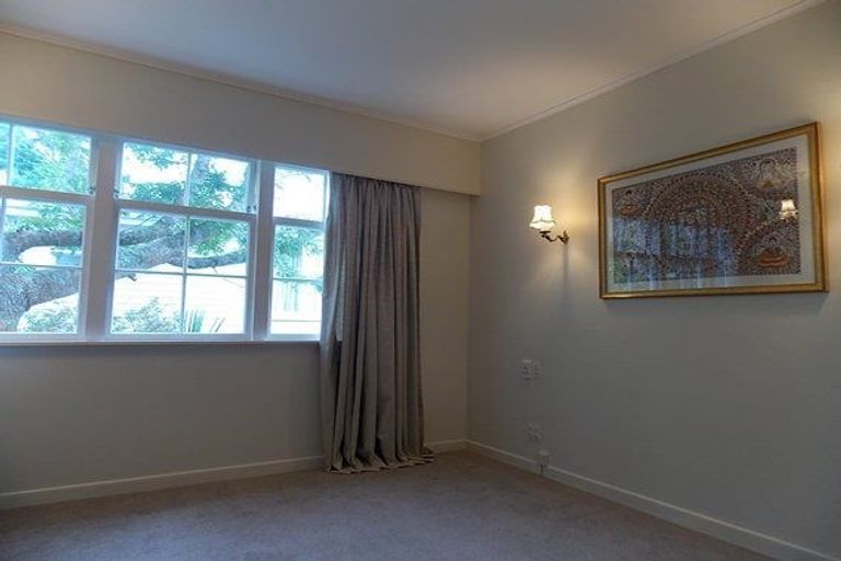 Photo of property in 15 Doris Gordon Crescent, Crofton Downs, Wellington, 6035