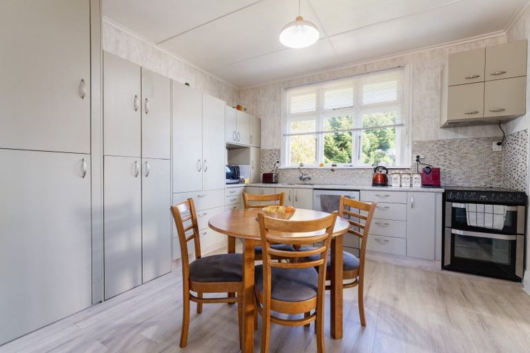 Photo of property in 16 Braeside, Kinmont Park, Mosgiel, 9024