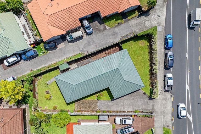 Photo of property in 19 Sturges Road, Henderson, Auckland, 0612