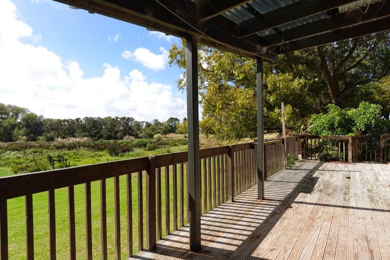 Photo of property in 3403 South Head Road, South Head, Helensville, 0874