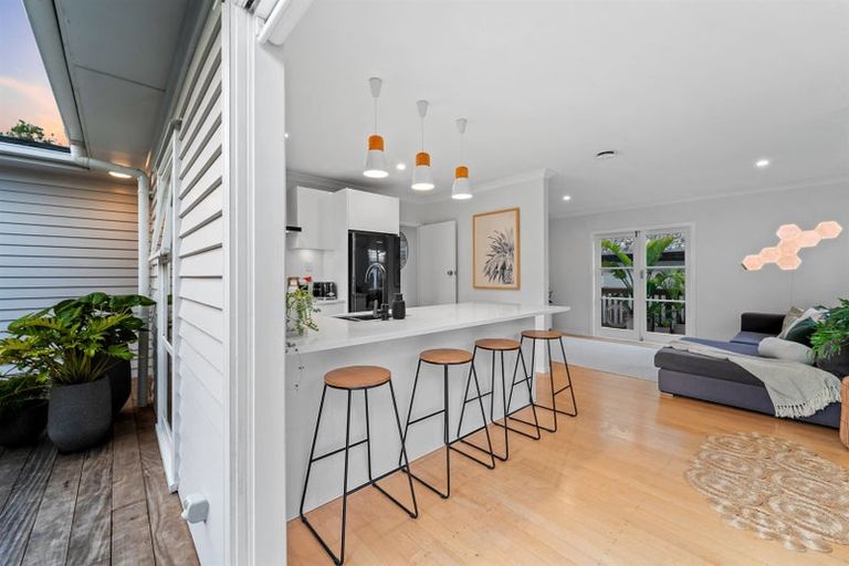 Photo of property in 1/17 Arosa Place, Forrest Hill, Auckland, 0620