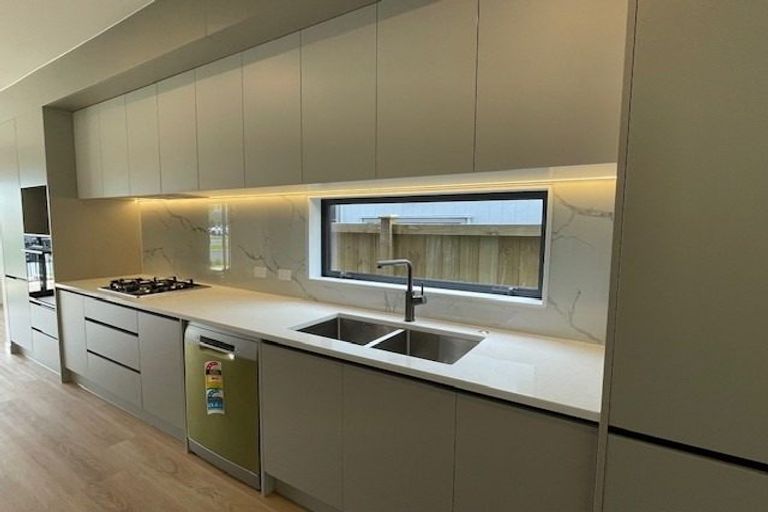 Photo of property in 9 Yellow Pear Lane, Karaka, 2578