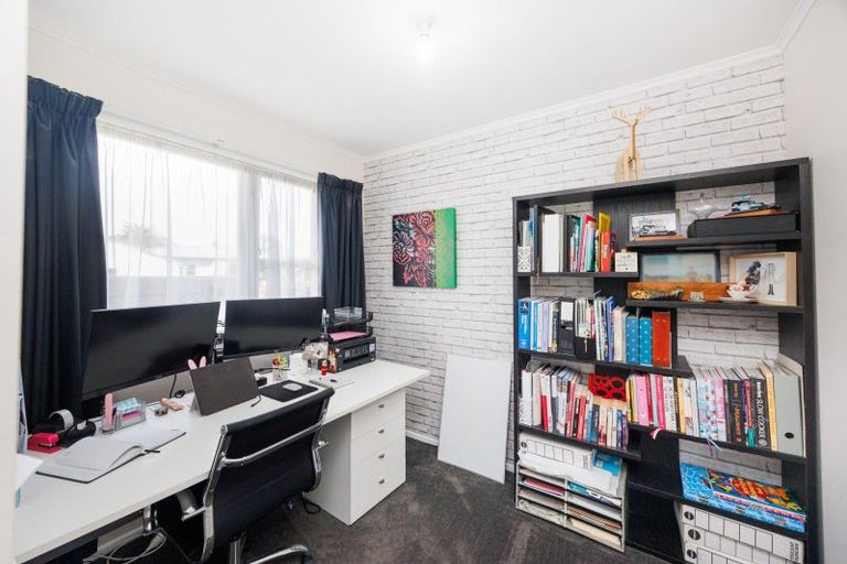 Photo of property in 56 Karamea Crescent, Kelvin Grove, Palmerston North, 4414