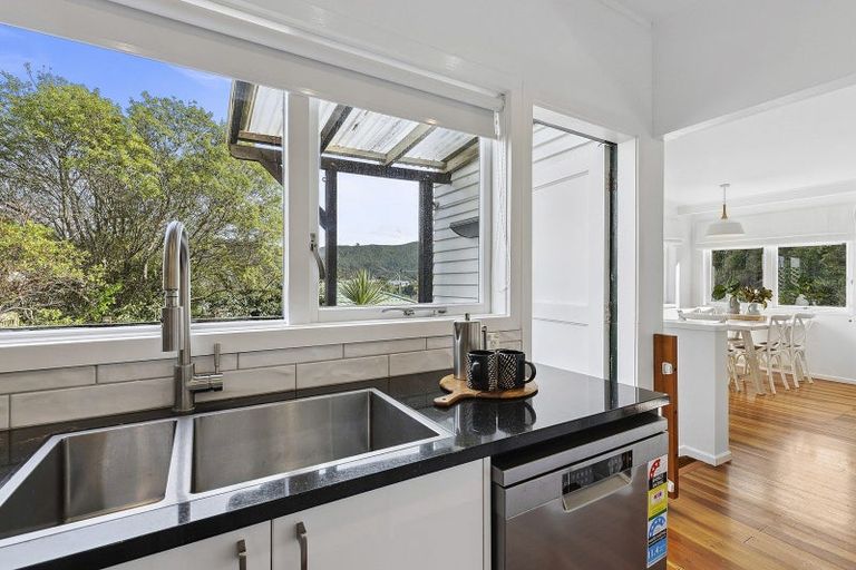 Photo of property in 142 The Ridgeway, Mornington, Wellington, 6021