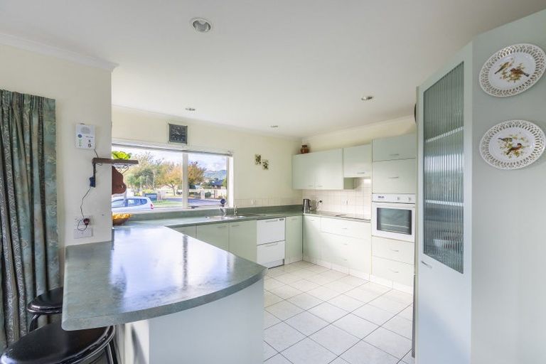 Photo of property in 66 Guildford Drive, Paraparaumu, 5032