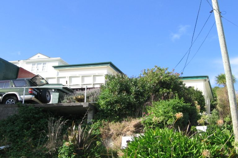 Photo of property in 88 Nevay Road, Karaka Bays, Wellington, 6022
