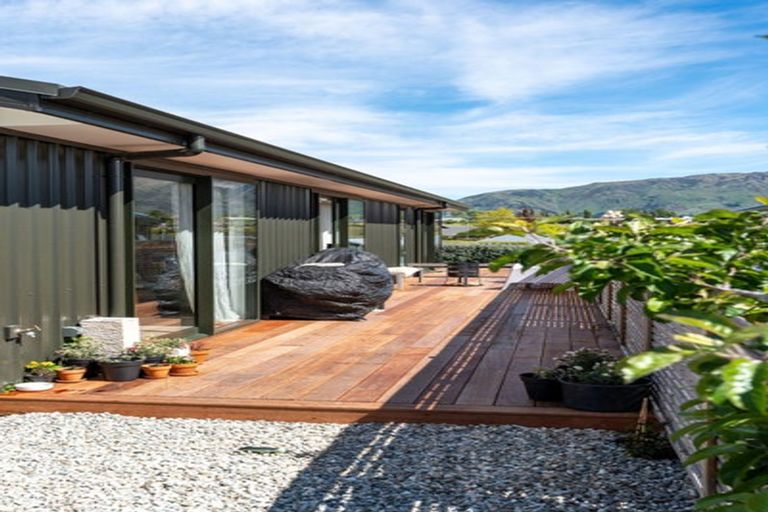 Photo of property in 17 Tuke Lane, Wanaka, 9305