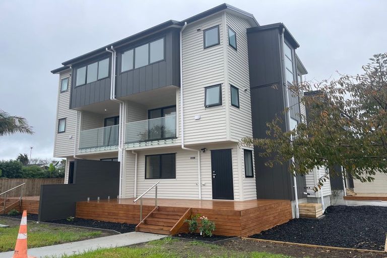 Photo of property in 233 Lake Road, Northcote, Auckland, 0627