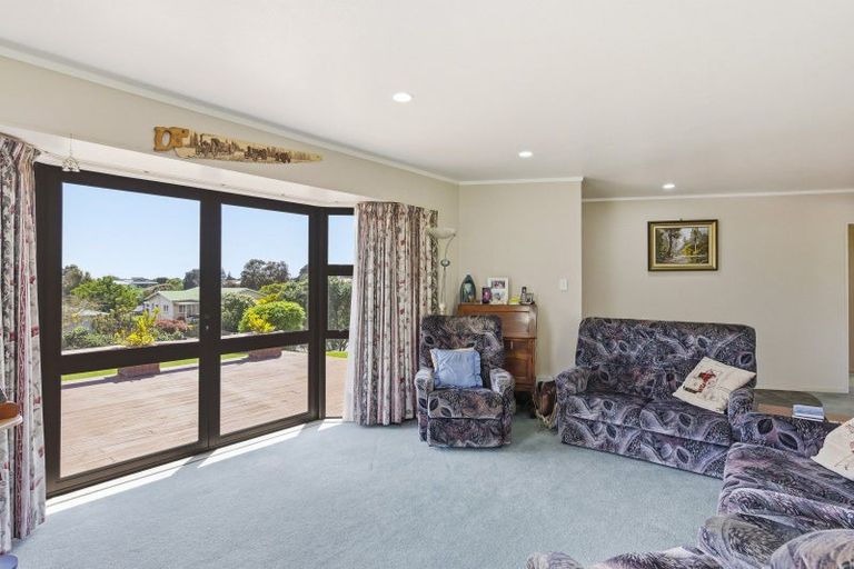 Photo of property in 2 Sunset Terrace, Waikanae Beach, Waikanae, 5036