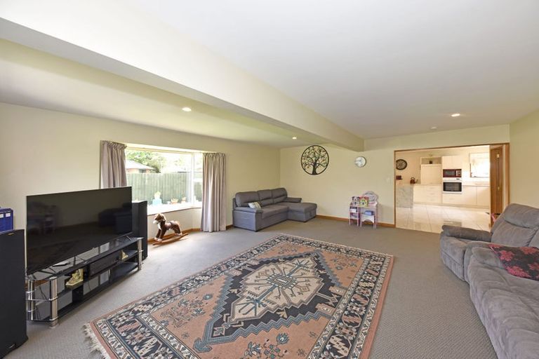 Photo of property in 11 Copperfield Close, Parklands, Christchurch, 8083