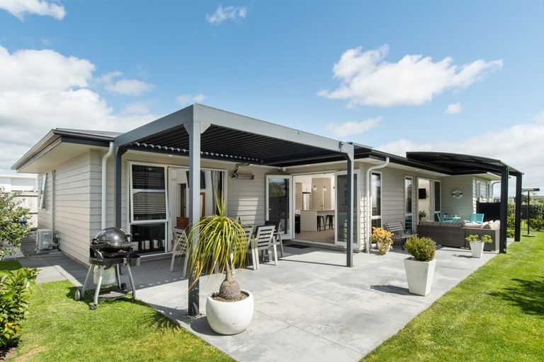 Photo of property in 77 Sandhurst Drive, Papamoa Beach, Papamoa, 3118