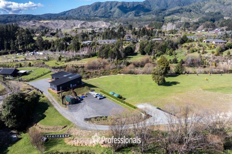 Photo of property in 49 Mount Marua Drive, Maymorn, Upper Hutt, 5018