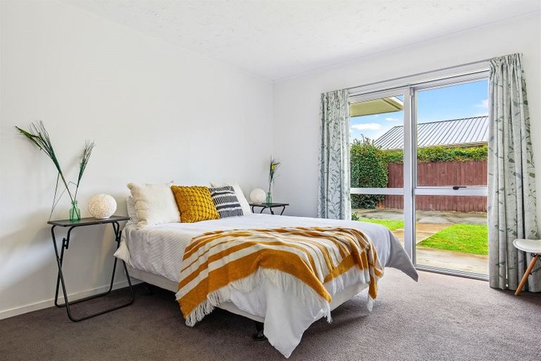 Photo of property in 2/51 Ambleside Drive, Burnside, Christchurch, 8053