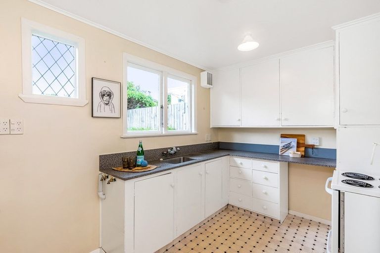 Photo of property in 6a Wharemauku Road, Raumati Beach, Paraparaumu, 5032