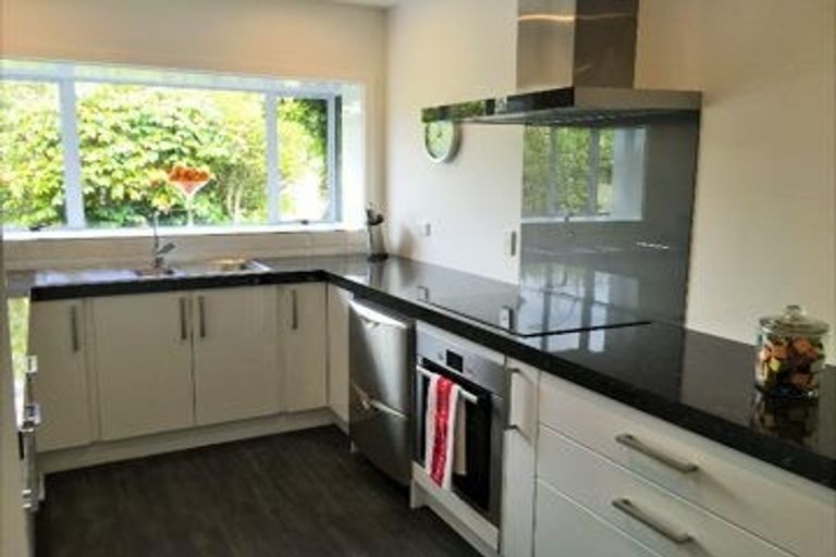 Photo of property in 9 Hampton Place, Burnside, Christchurch, 8053