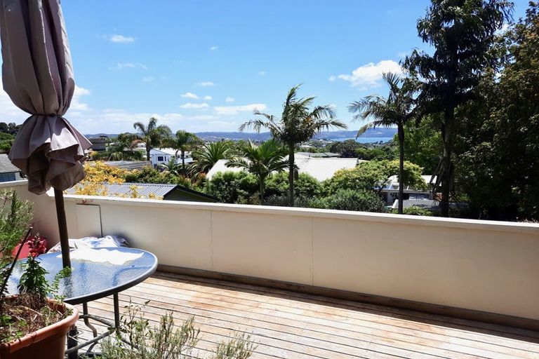 Photo of property in 216 Whangaparaoa Road, Red Beach, 0932