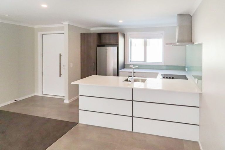 Photo of property in 5 John Reynolds Square, Hutt Central, Lower Hutt, 5010