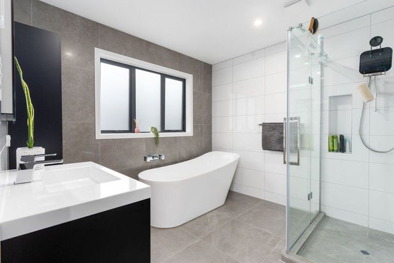 Photo of property in 7 Takahe Drive, Carterton, 5713