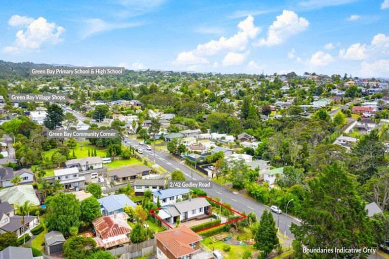 Photo of property in 2/42 Godley Road, Green Bay, Auckland, 0604