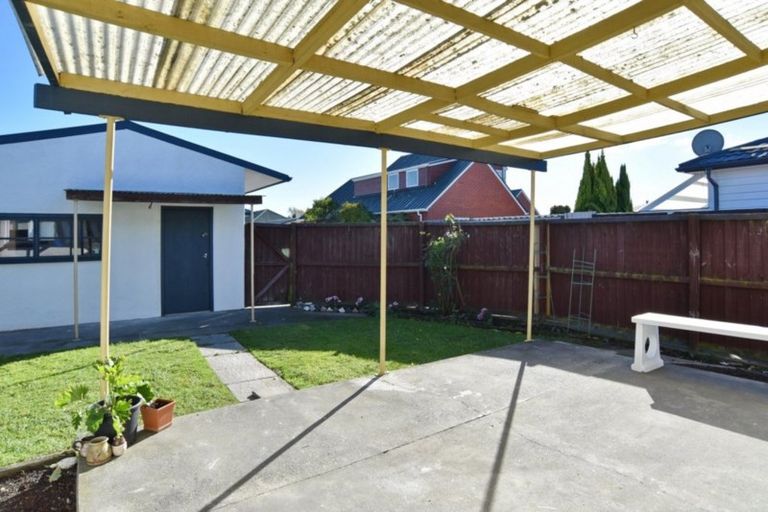 Photo of property in 213 Main North Road, Redwood, Christchurch, 8051