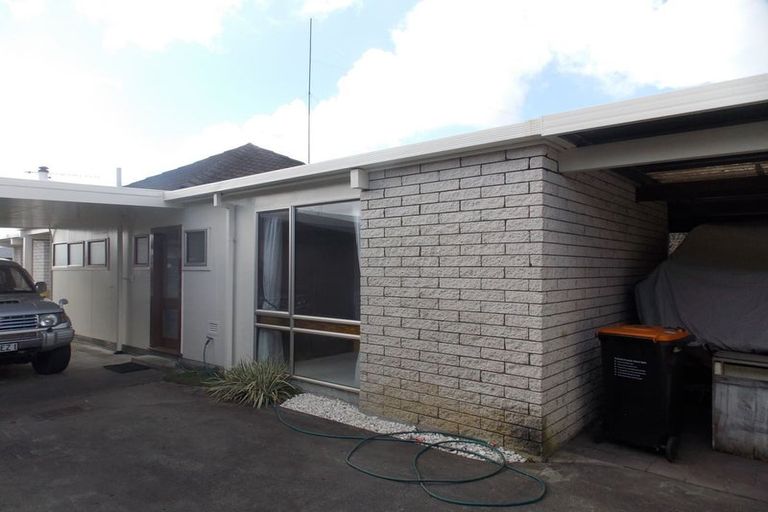 Photo of property in 4 Paradise Place, Milson, Palmerston North, 4414