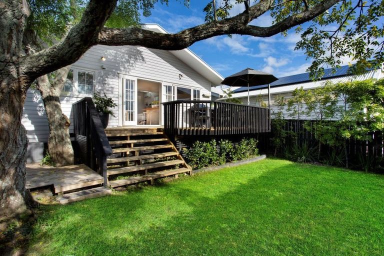 Photo of property in 35 Formby Avenue, Point Chevalier, Auckland, 1022