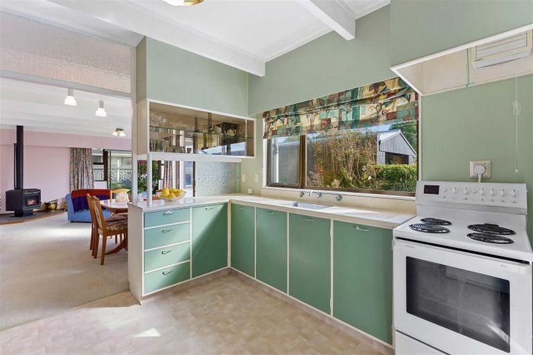 Photo of property in 1 Miro Street, Waikanae, 5036