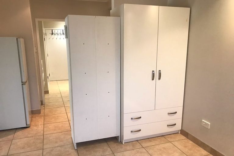 Photo of property in 2/22 School Road, Te Atatu South, Auckland, 0610