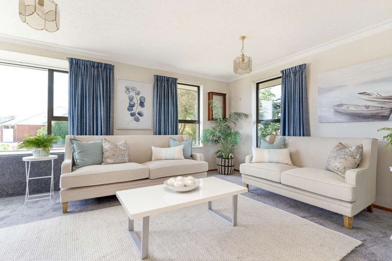 Photo of property in 8 Lowry Avenue, Redwood, Christchurch, 8051