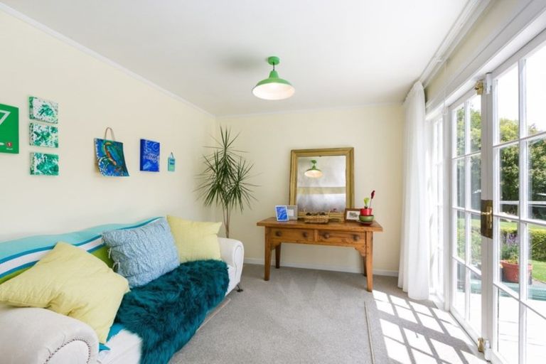 Photo of property in 24 Dunn Street, Egmont Village, 4372