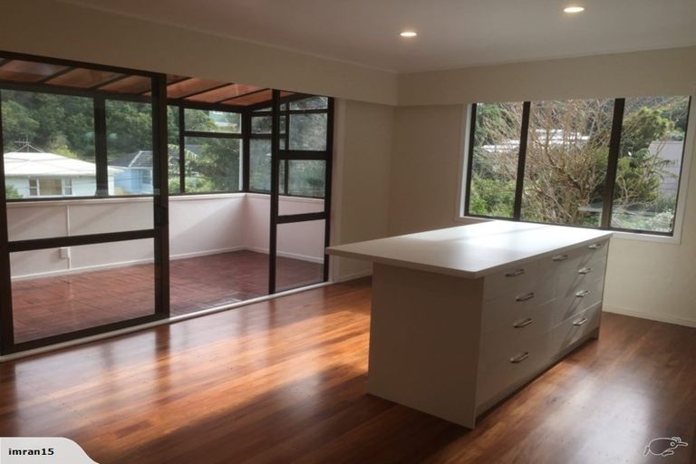 Photo of property in 132 Parkvale Road, Karori, Wellington, 6012