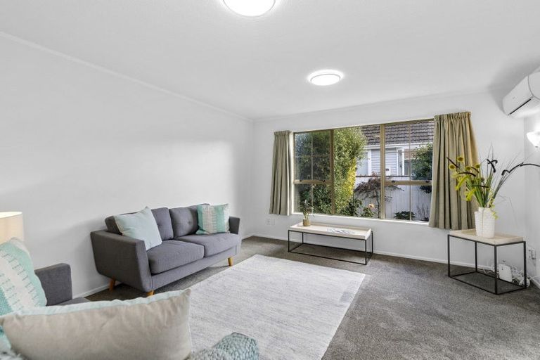 Photo of property in 2/59 Kowhai Avenue, Ebdentown, Upper Hutt, 5018