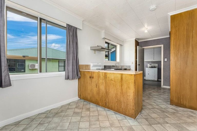 Photo of property in 15 Maher Place, Ranui, Porirua, 5024