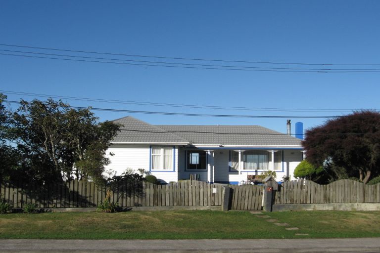 Photo of property in 2 Salford Street, Newlands, Wellington, 6037