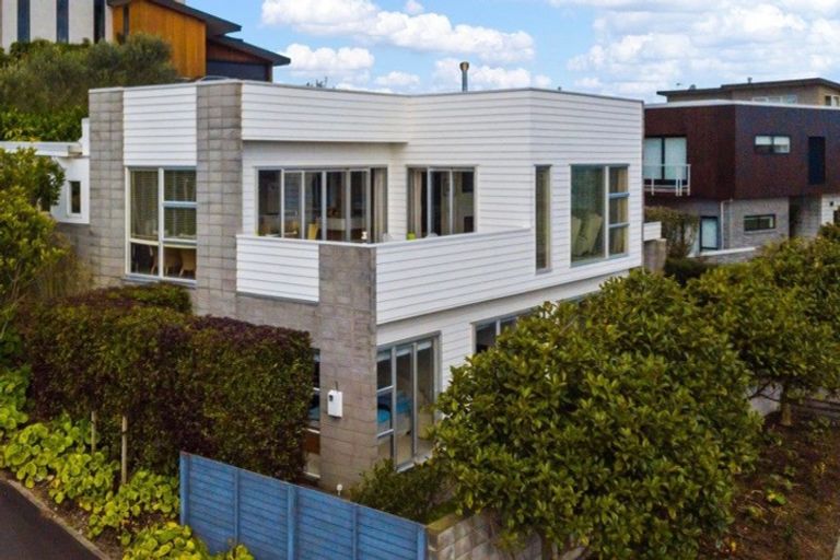 Photo of property in 16 Links Drive, Waiwhakaiho, New Plymouth, 4312