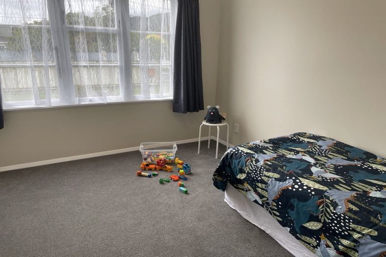 Photo of property in 3 Rowe Parade, Wainuiomata, Lower Hutt, 5014