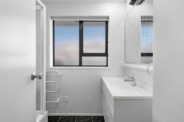 Photo of property in 37 Flower Street, Bryndwr, Christchurch, 8053