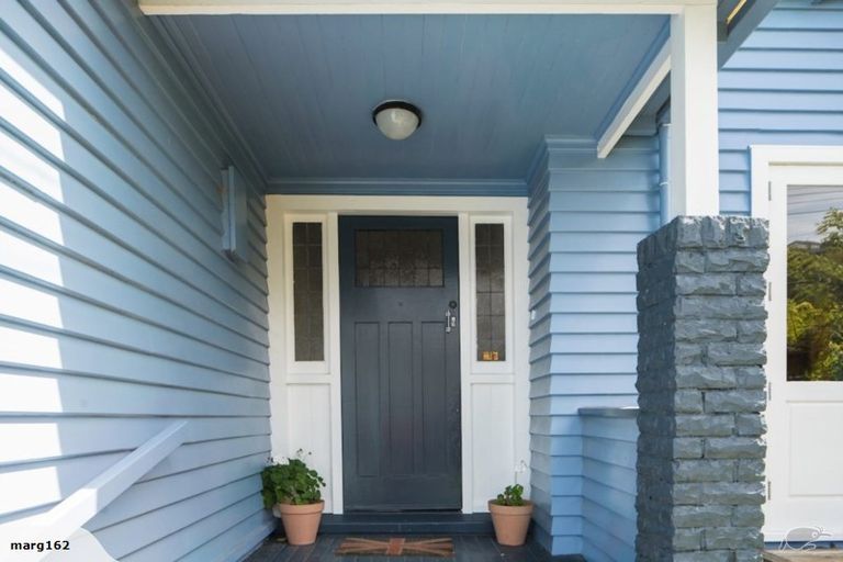 Photo of property in 25 Omar Street, Khandallah, Wellington, 6035