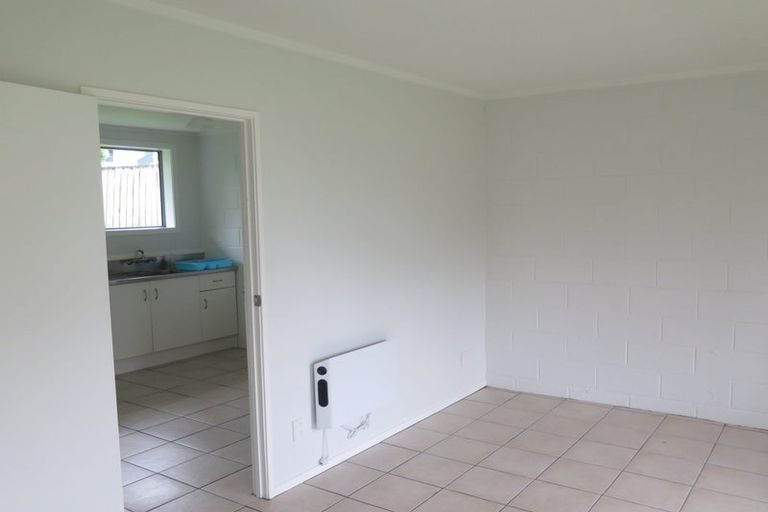 Photo of property in 77 Seabrook Avenue, New Lynn, Auckland, 0600
