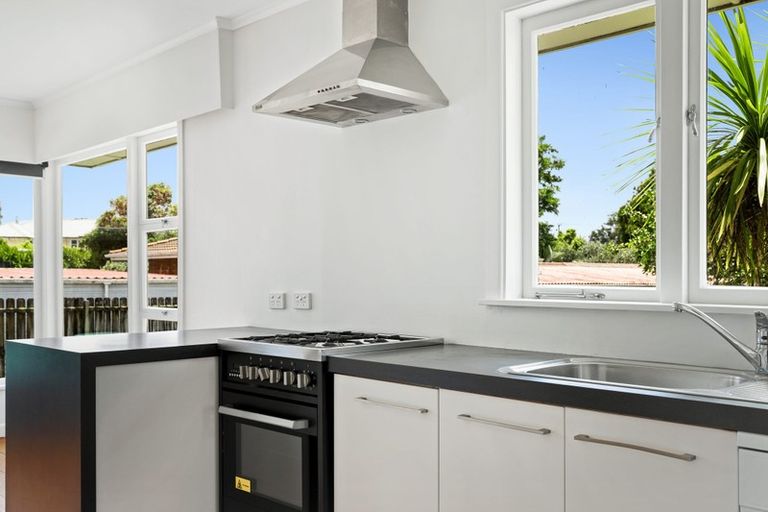 Photo of property in 727 Te Atatu Road, Te Atatu Peninsula, Auckland, 0610