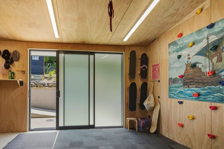 Photo of property in 24 Queen Street, Brighton, Dunedin, 9035