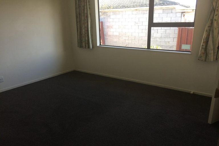 Photo of property in 9 Adams Place, Kelvin Grove, Palmerston North, 4414