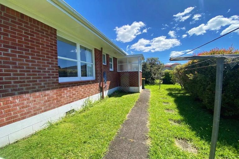 Photo of property in 2/24 Inverness Road, Browns Bay, Auckland, 0630