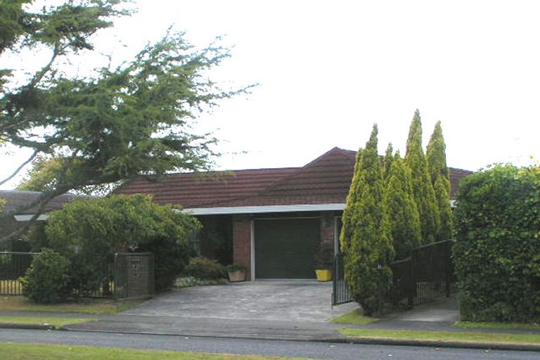 Photo of property in 77 Becroft Drive, Forrest Hill, Auckland, 0620