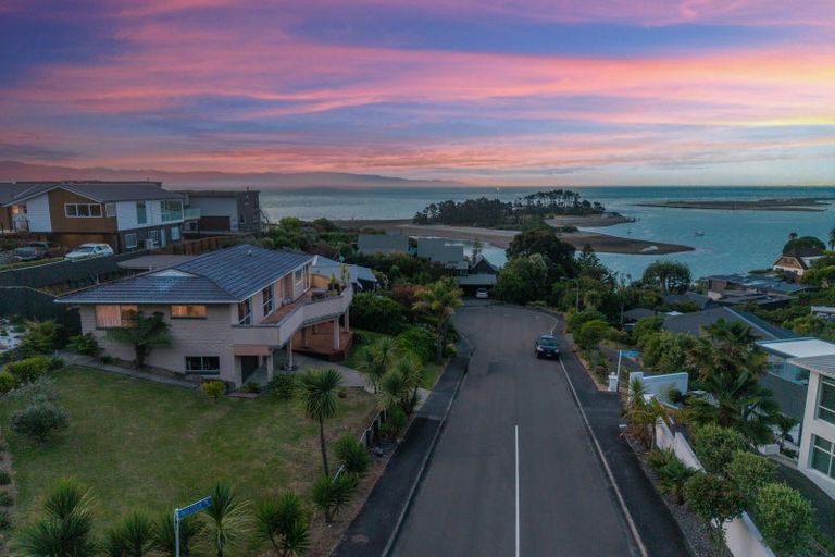 Photo of property in 8 The Cliffs, Britannia Heights, Nelson, 7010