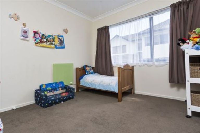 Photo of property in 1/19 Simmental Crescent, Somerville, Auckland, 2014